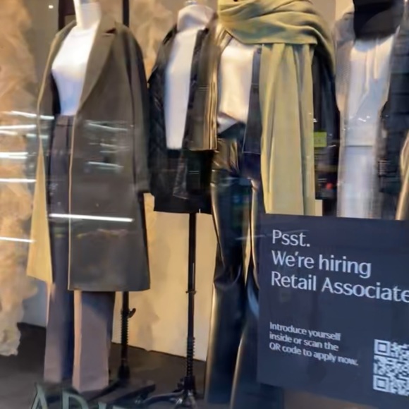 NYC Aritzia - Picture 7 of 13